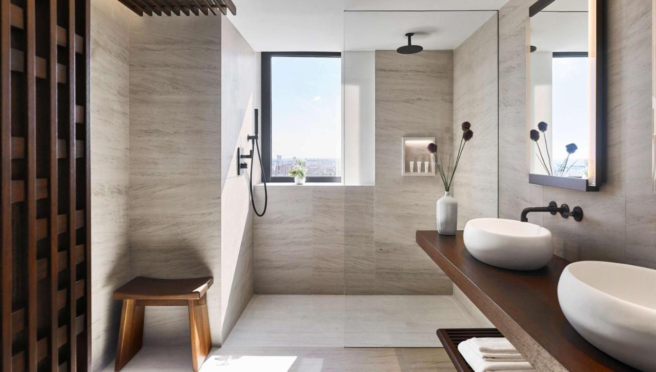 Premium Skyline Room